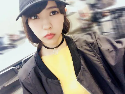 小林 由依｜靴下に穴空いてた。縫ったらまだ使えるだろうと考える人です☆彡（2017-02-28）