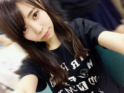 小林 由依｜ライブ前日の寝る前に泣き泣きでライブの日目腫れるんじゃないかと思った☆彡（2017-04-08）｜2枚目