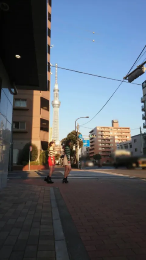 小林 由依｜エイプリルフールってさ、4 月1日自体が嘘なんじゃない?ってことは今日は4月1 日じゃないよ。☆彡（2017-04-01）｜2枚目