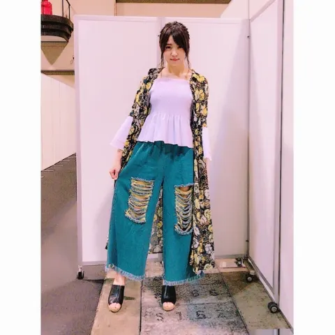 小林 由依｜冬は夏服が可愛く見えるし夏は冬服が可愛く見える現象☆彡（2017-05-16）｜2枚目