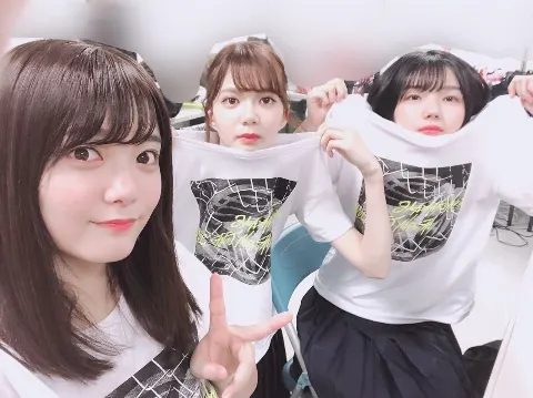 松平 璃子｜チェックのマフラー可愛いけど柄無しのマフラー大人っぽいですよね、挑戦したいな。（2019-10-24）｜4枚目