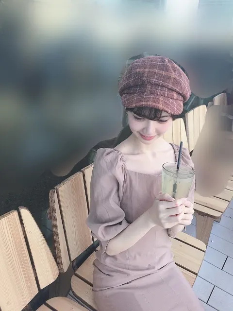 松平 璃子｜チェックのマフラー可愛いけど柄無しのマフラー大人っぽいですよね、挑戦したいな。（2019-10-24）