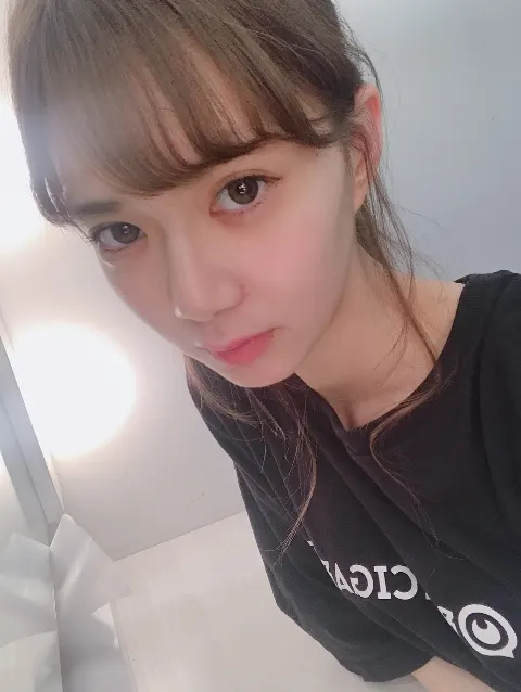 松平 璃子｜好きな音楽を聴いて歩く寒い日の帰り道とか風で感じる冷たい空気が好きだった、冬が好き。松平璃子（2019-03-27）｜9枚目