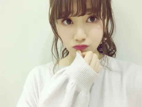守屋 茜｜曇り。傘と冬コートが活躍。（2018-03-20）｜2枚目