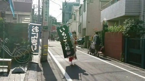 長沢 菜々香｜苺大福屋さんになりました🍓（2018-01-18）｜2枚目
