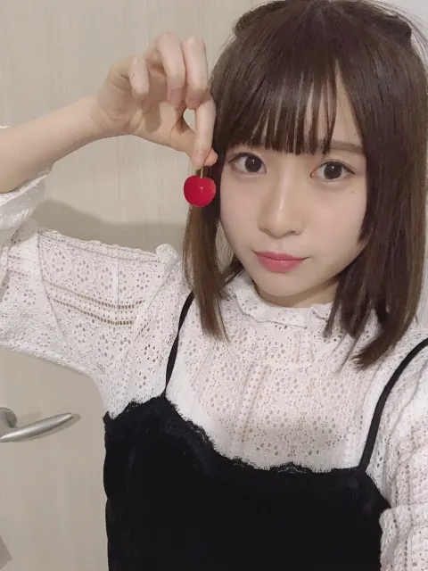 長沢 菜々香｜微笑みながら、ワゴン車へ（2018-06-08）｜2枚目