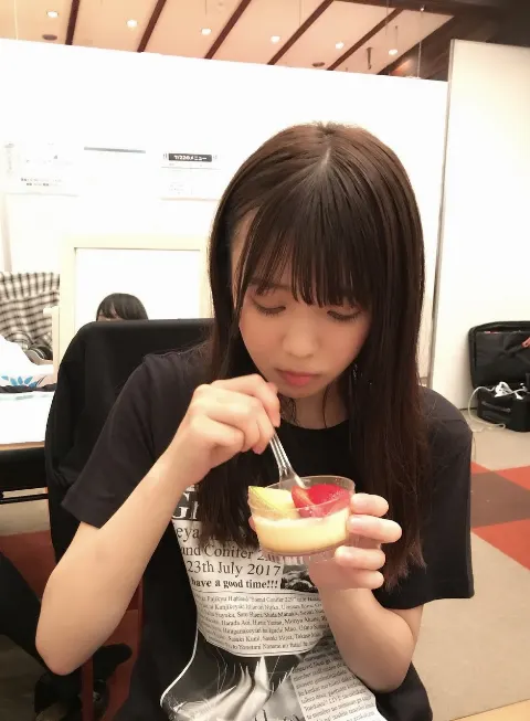 織田 奈那｜戸塚駅（2017-07-26）｜2枚目
