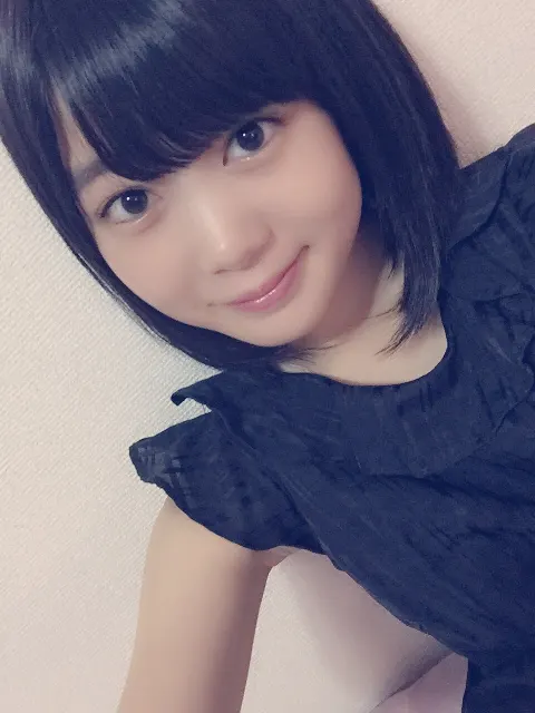 尾関 梨香｜貴重な1枚②②（2015-12-03）