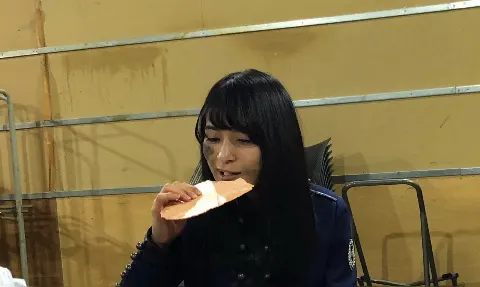 尾関 梨香｜422空腹🍴（2017-12-20）｜2枚目