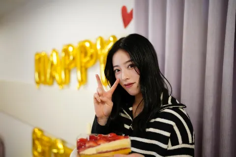 齋藤 冬優花｜🥳🎂💛（2022-02-16）｜4枚目