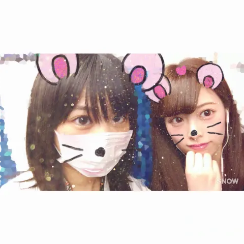 齋藤 冬優花｜＼︎︎ケータイの充電器って昔は型にはめて置くやつでしたよね?…（2016-09-22）｜2枚目