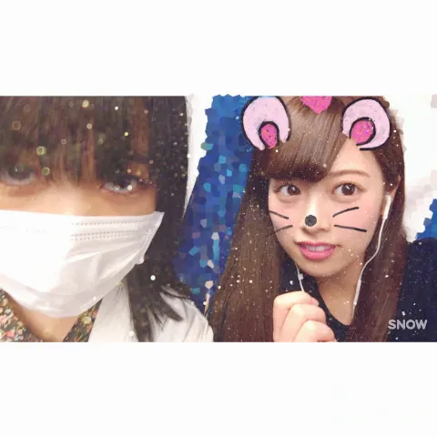 齋藤 冬優花｜＼︎︎ケータイの充電器って昔は型にはめて置くやつでしたよね?…（2016-09-22）