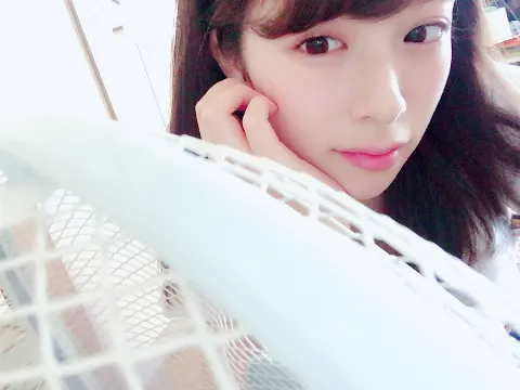 齋藤 冬優花｜＼︎︎扇風機に吹かれる私❤︎︎217/（2016-06-18）｜2枚目