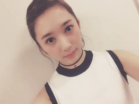 佐藤 詩織｜個別握手会。（2016-09-12）｜4枚目