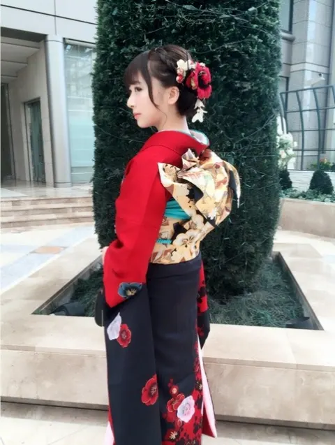 佐藤 詩織｜成人を迎え。（2017-01-10）｜3枚目