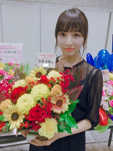 佐藤 詩織｜横握。（2018-10-01）｜2枚目