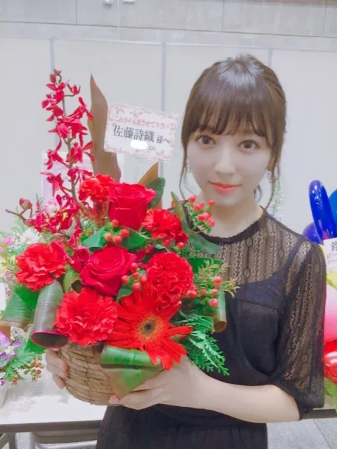 佐藤 詩織｜横握。（2018-10-01）｜3枚目