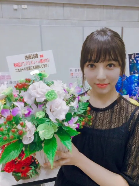 佐藤 詩織｜横握。（2018-10-01）｜4枚目
