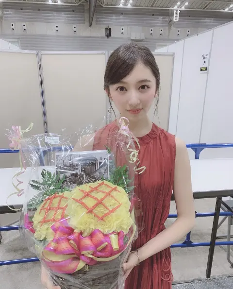 佐藤 詩織｜個握。🌈🌸🎂🎉（2019-06-04）｜3枚目