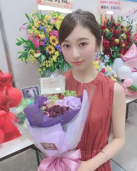 佐藤 詩織｜個握。🌈🌸🎂🎉（2019-06-04）｜8枚目