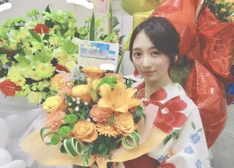 佐藤 詩織｜読売中高生新聞さん。花。（2019-07-19）｜6枚目