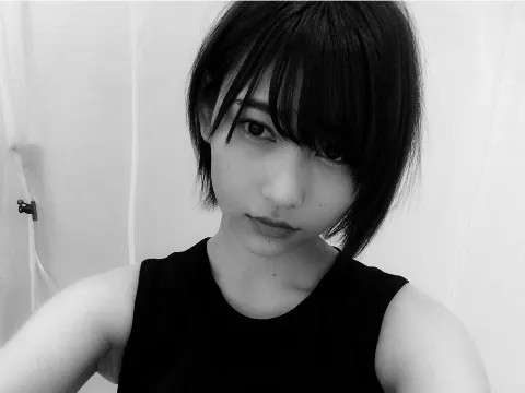 志田 愛佳｜黒。（2016-10-22）｜3枚目