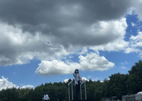 菅井 友香｜夏空🗻（2022-08-31）｜10枚目