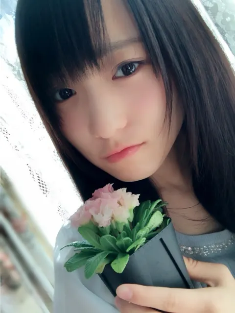 菅井 友香｜お花\(_¨̮_)/♡（2016-02-16）｜2枚目