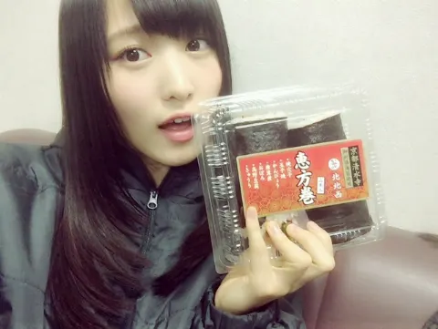 菅井 友香｜恵方巻き(___᷇࿀_᷆__)（2017-02-04）