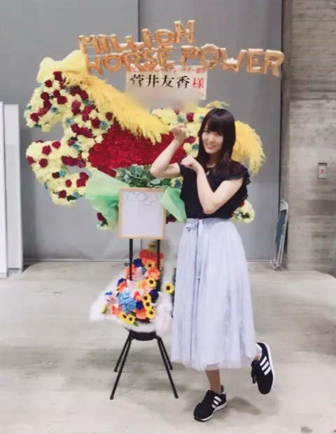 菅井 友香｜個別握手会\ ♪♪ /（2017-06-28）｜3枚目