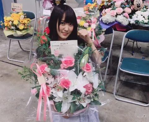 菅井 友香｜個別握手会\ ♪♪ /（2017-06-28）｜10枚目