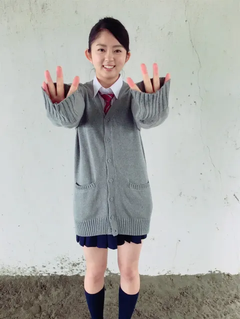 鈴本 美愉｜初ソログラビア!（2016-05-02）｜2枚目