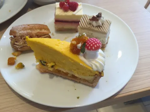 米谷 奈々未｜ケーキケーキケーキ(*´ー`*)（2015-12-25）｜4枚目
