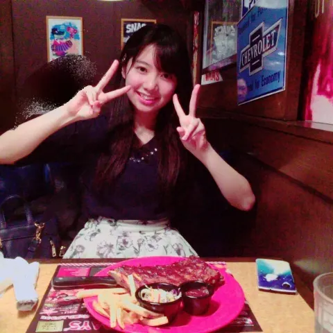 米谷 奈々未｜今日は盛り沢山!デビューとグルメとじろりんちょ。（2016-04-05）｜2枚目