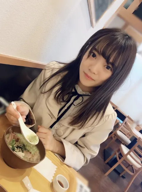 小坂 菜緒｜人生で初めてグリーンスムージーを飲んで感動した1日 小坂菜緒（2018-04-17）｜2枚目