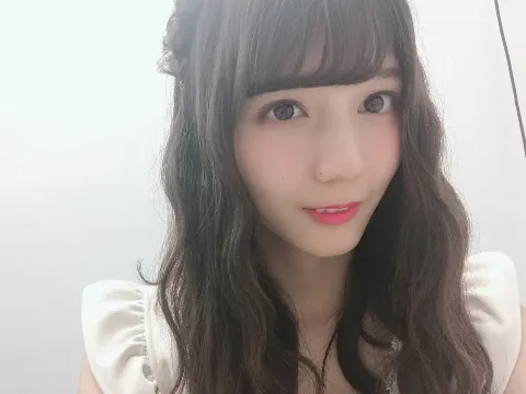 小坂 菜緒｜人間って一人一人思う事が違う、これを個性と言うのでしょうか 小坂菜緒（2018-05-23）｜3枚目
