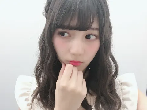 小坂 菜緒｜人間って一人一人思う事が違う、これを個性と言うのでしょうか 小坂菜緒（2018-05-23）｜6枚目