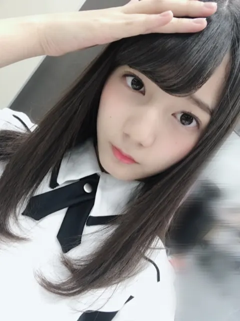 小坂 菜緒｜前髪伸びたから切りたいけど、まだいいかなとか思ってたら、いつもの前髪が作れなくって悲しくなった朝 小坂菜緒（2018-06-01）｜2枚目