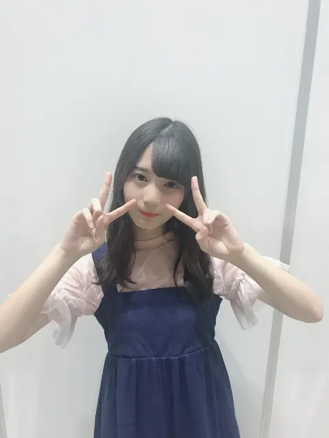 小坂 菜緒｜さぁ今日も一日頑張ろうと家を出たら雨が降ってて心も前髪もシュ…（2018-06-19）