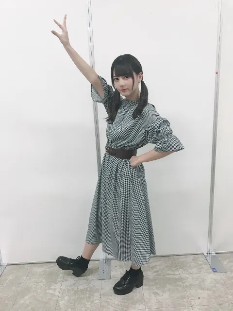 小坂 菜緒｜私は今、手元に何冊の本があるでしょう。正解は0冊です。期待させてごめんなさい、家に忘れてきました…（2018-06-28）｜5枚目