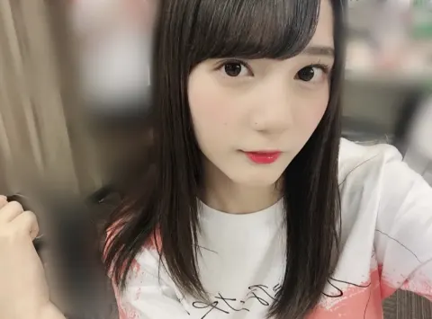 小坂 菜緒｜凍らしたいちごは冷たくて、甘酸っぱくて美味しくなるから、良ければ夏の暑い日に食べてみてください。（2018-07-01）