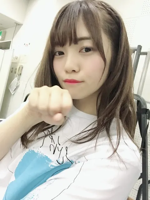 小坂 菜緒｜起きてるつもりでも寝てる時って大体夢見てるんですよね、逆に疲れて起きれへんくなりそう。（2018-07-07）｜2枚目