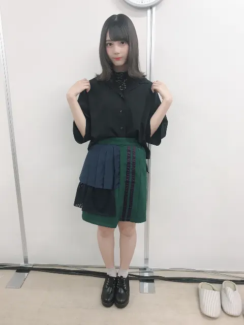 小坂 菜緒｜ものさしを買って袋から出す時に勢いで指を切ってしまって次の日…（2018-07-17）