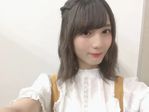 小坂 菜緒｜髪の毛を短くして洗うの楽になったと思ったら髪の毛細いのに量多…（2018-08-08）｜3枚目