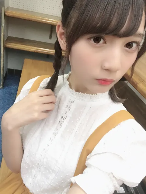 小坂 菜緒｜髪の毛を短くして洗うの楽になったと思ったら髪の毛細いのに量多…（2018-08-08）｜4枚目