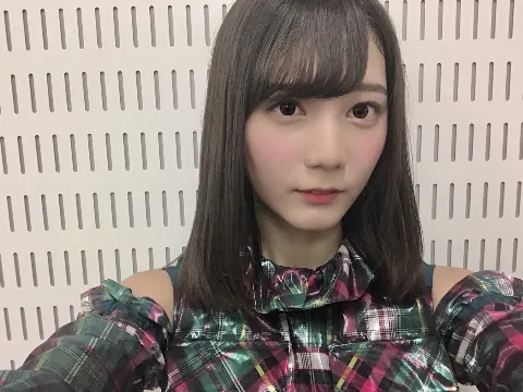 小坂 菜緒｜皆さんにとって幸せとはなんですか？私は家でゴロゴロゴロゴロしてる時間が一番幸せを感じている時です。（2018-08-21）｜2枚目