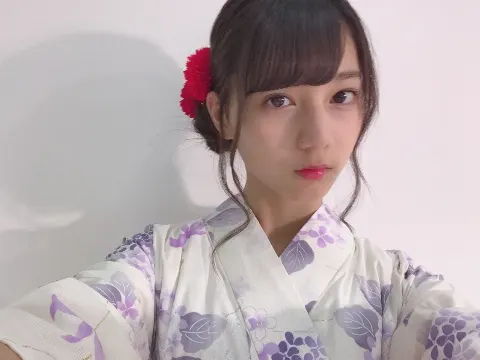 小坂 菜緒｜よし今ここにいるから電車乗ってあの駅まで行こう！と思って電車…（2018-08-29）｜4枚目