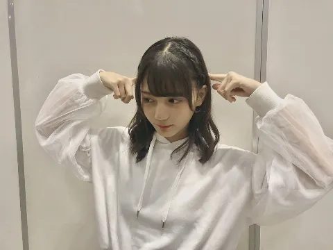 小坂 菜緒｜昨日、家族と大阪弁について話をしてたんですけど、まぁ終始爆笑…（2018-10-04）｜4枚目