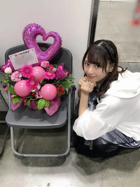 小坂 菜緒｜昨日、家族と大阪弁について話をしてたんですけど、まぁ終始爆笑…（2018-10-04）｜6枚目