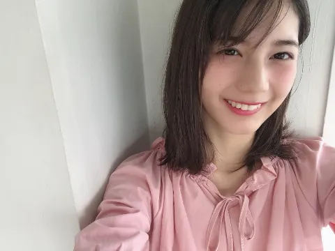 小坂 菜緒｜昨日、家族と大阪弁について話をしてたんですけど、まぁ終始爆笑…（2018-10-04）｜7枚目